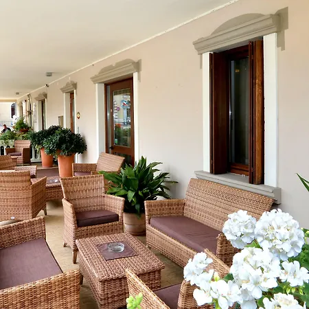 花园酒店 佩斯基耶拉德加达