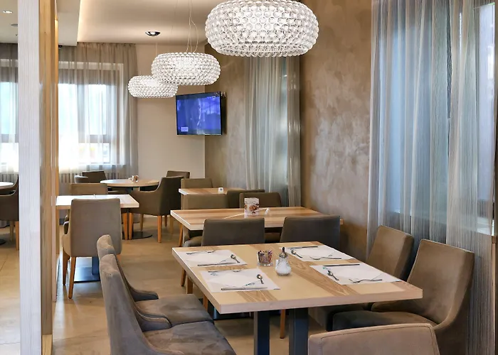 Отель Garden 3*