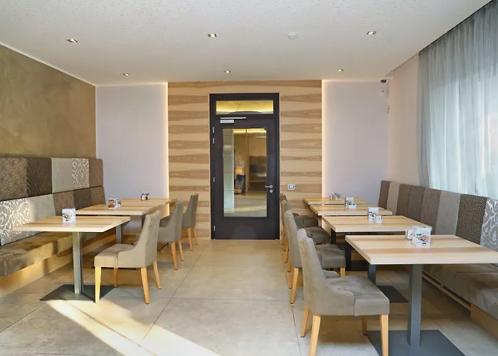 Отель Garden Пескьера-дель-Гарда