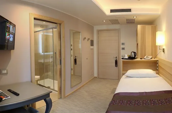 Отель Garden 3*